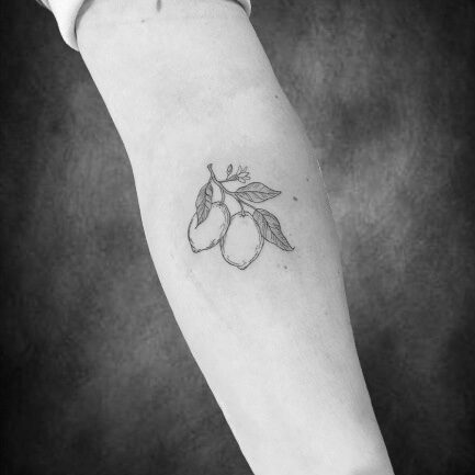 Zitronen Tattoo Besigheim – Naturmotiv Unterarm